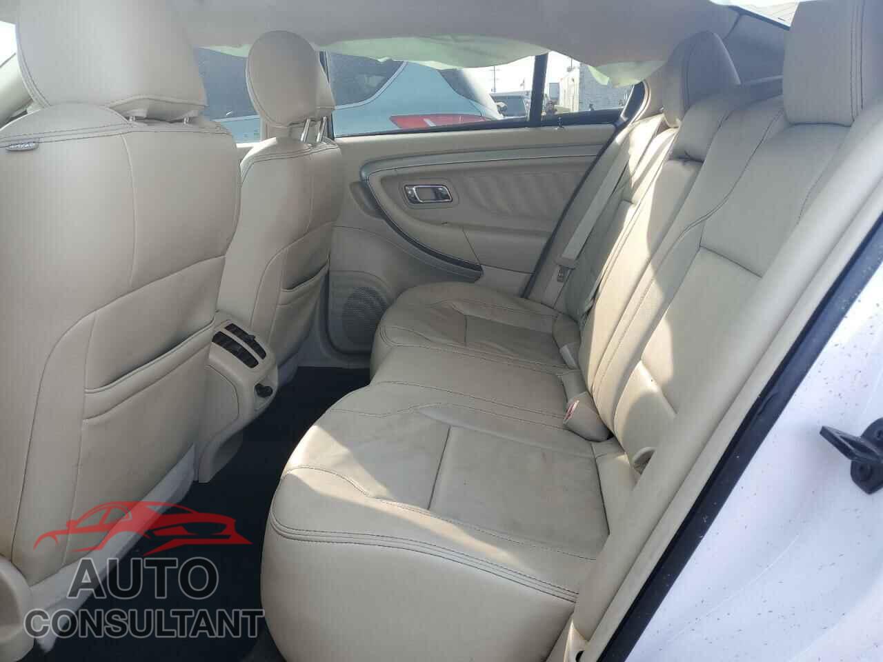 FORD TAURUS 2018 - 1FAHP2H84JG138093