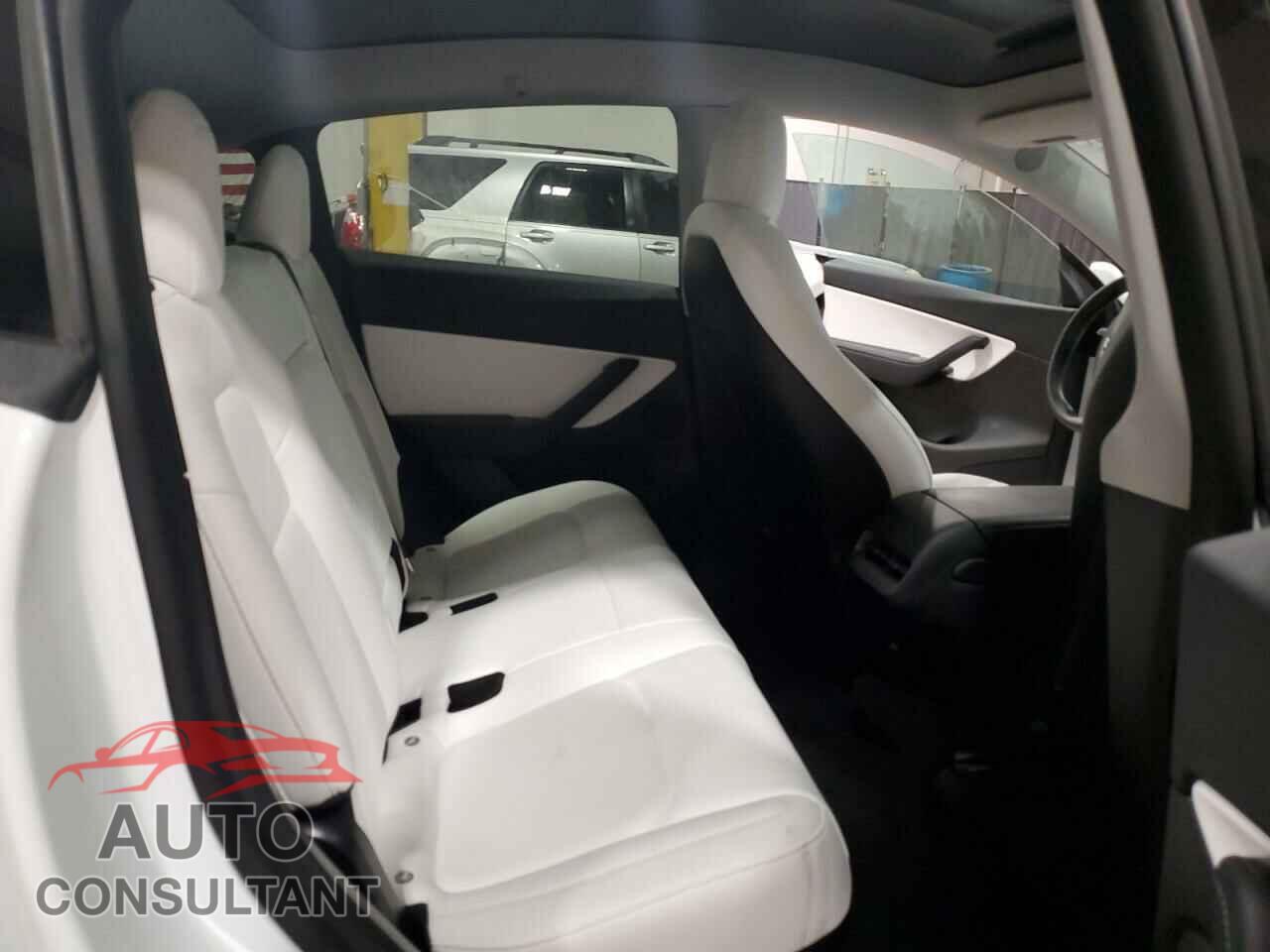 TESLA MODEL Y 2021 - 5YJYGDEEXMF062992