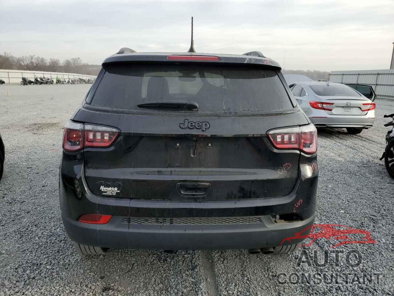 JEEP COMPASS 2018 - 3C4NJDBB3JT453154