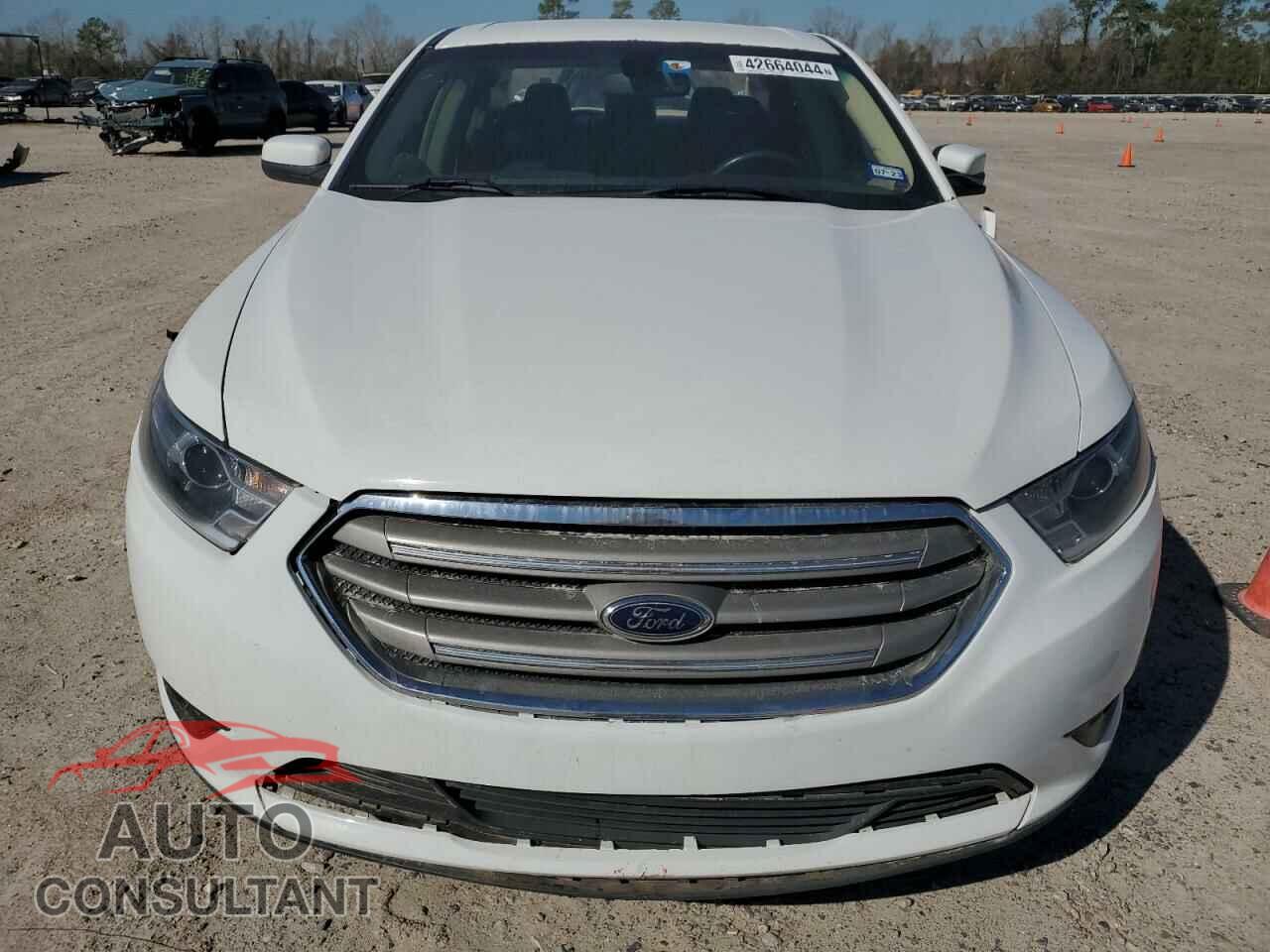 FORD TAURUS 2017 - 1FAHP2E82HG144506