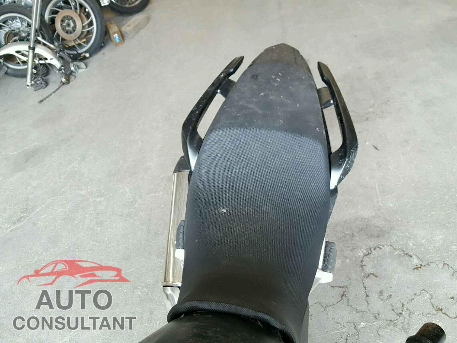 HONDA CB CYCLE 2015 - MLHPC4668F5200545
