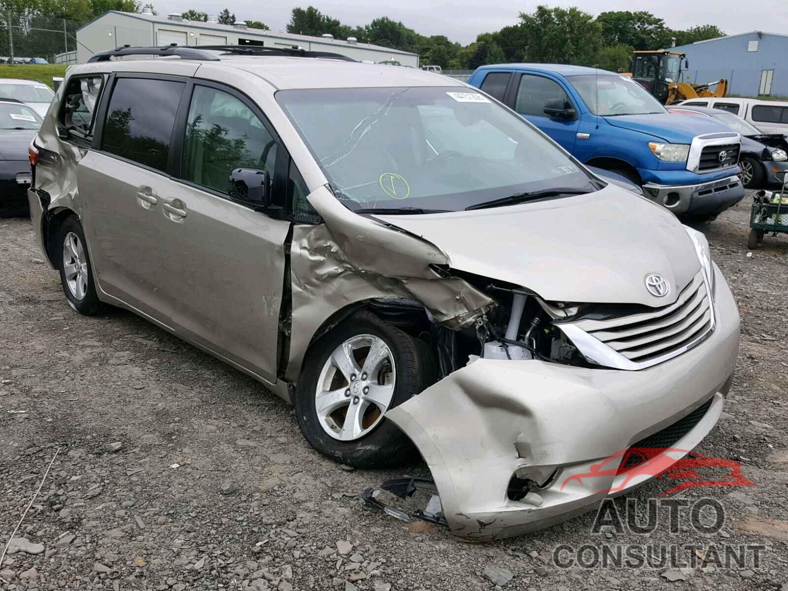 TOYOTA SIENNA LE 2015 - 5TDKK3DC3FS678451