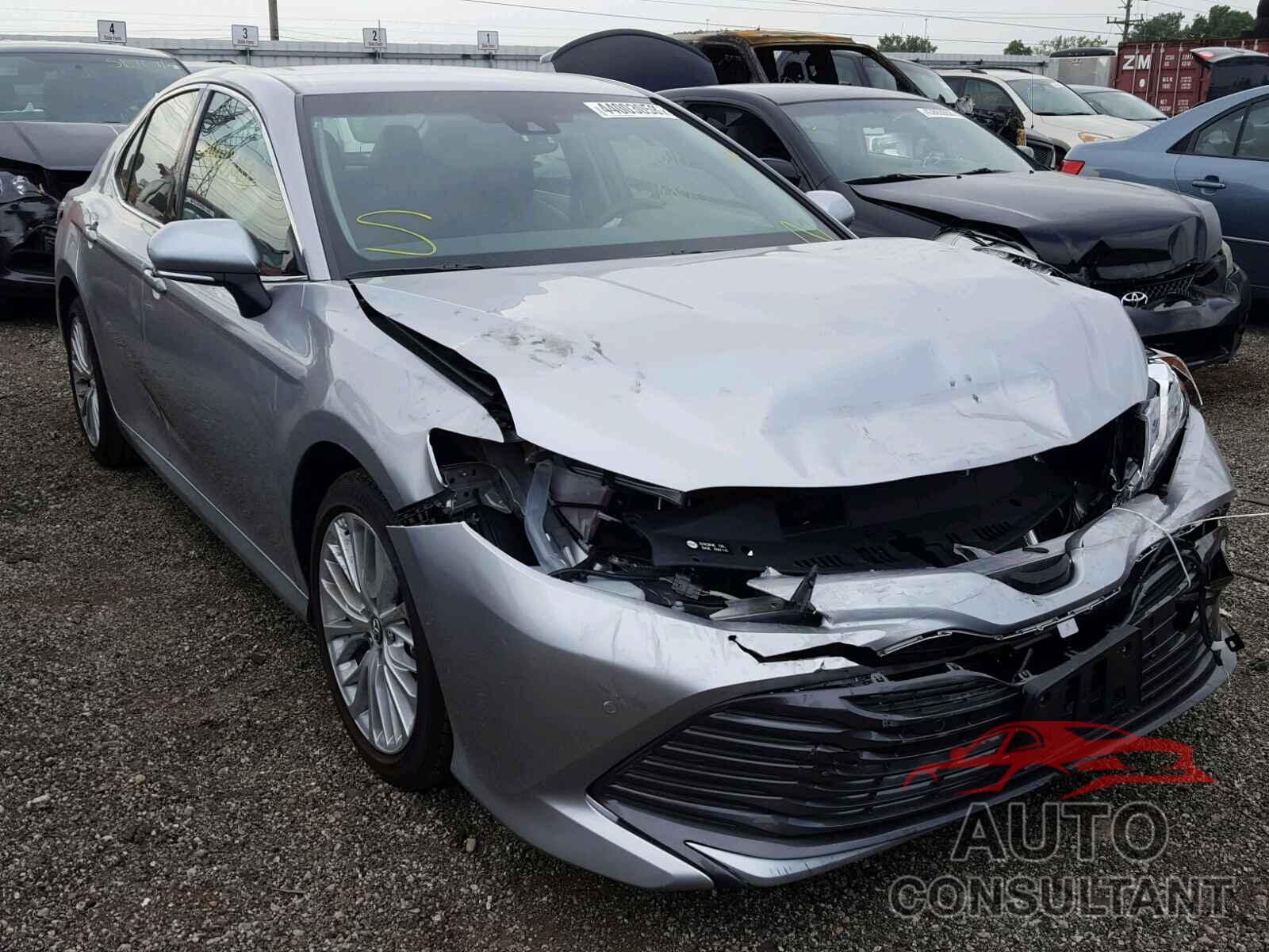TOYOTA CAMRY 2018 - 4T1B11HK7JU083787