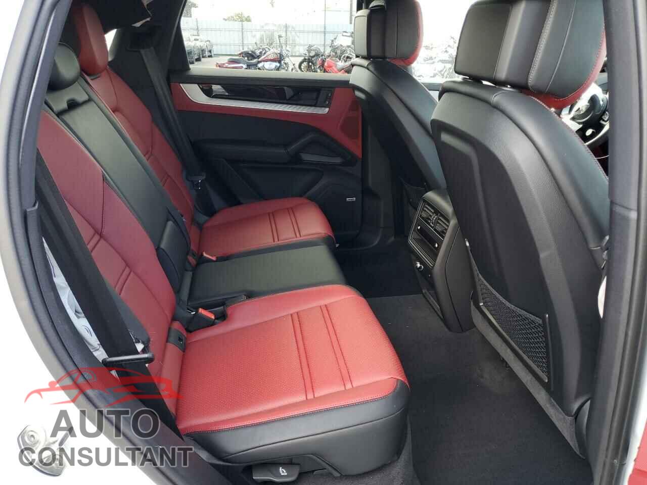 PORSCHE CAYENNE 2024 - WP1AA2AY5RDA12912