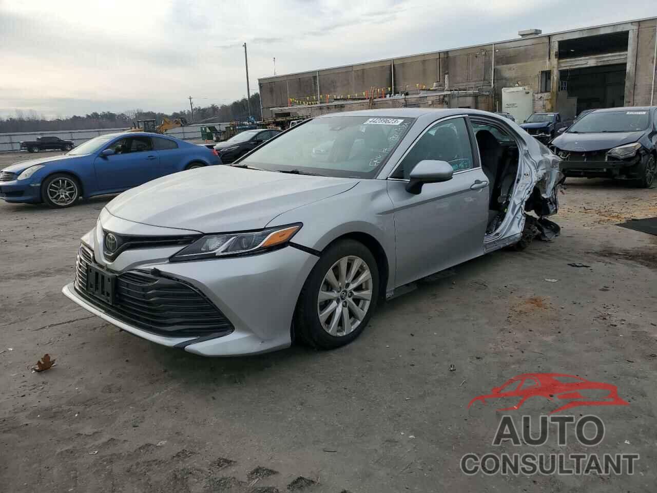 TOYOTA CAMRY 2018 - 4T1B11HK1JU082960