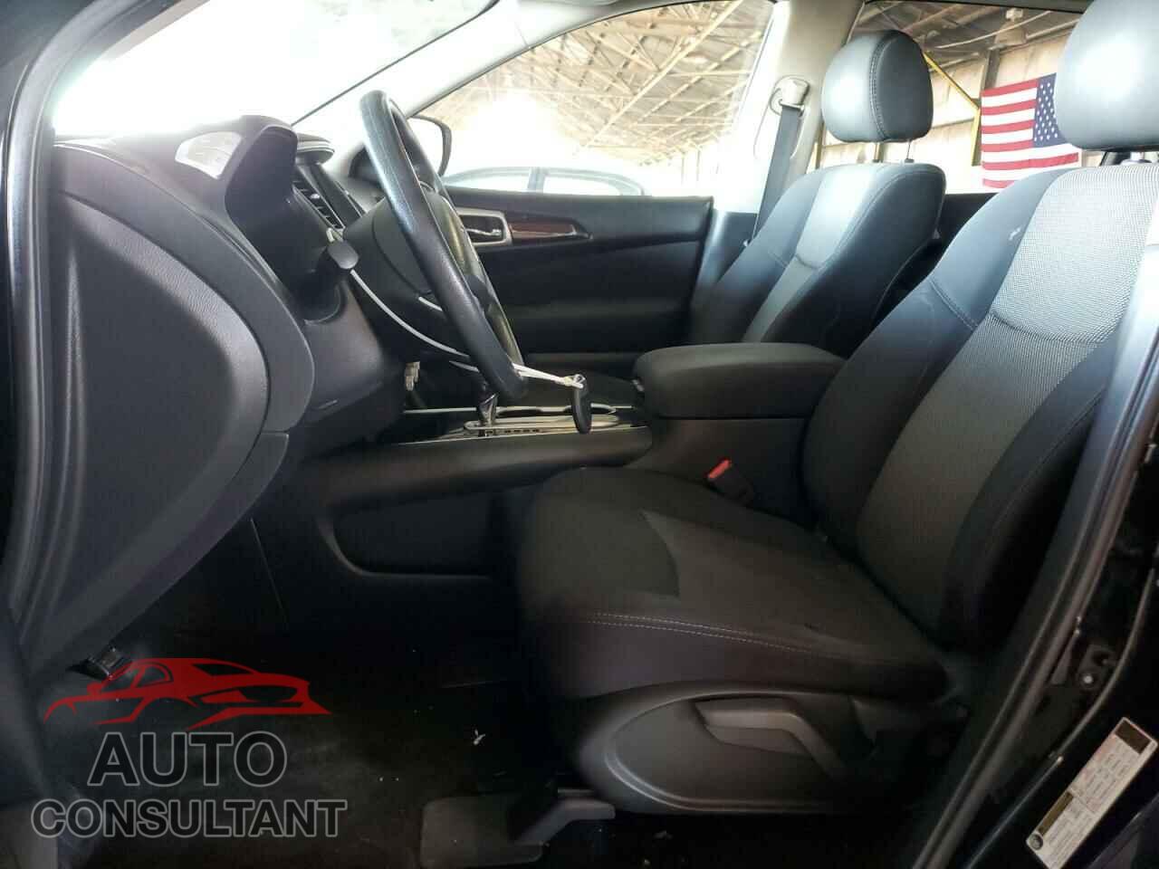 NISSAN PATHFINDER 2017 - 5N1DR2MN3HC630111