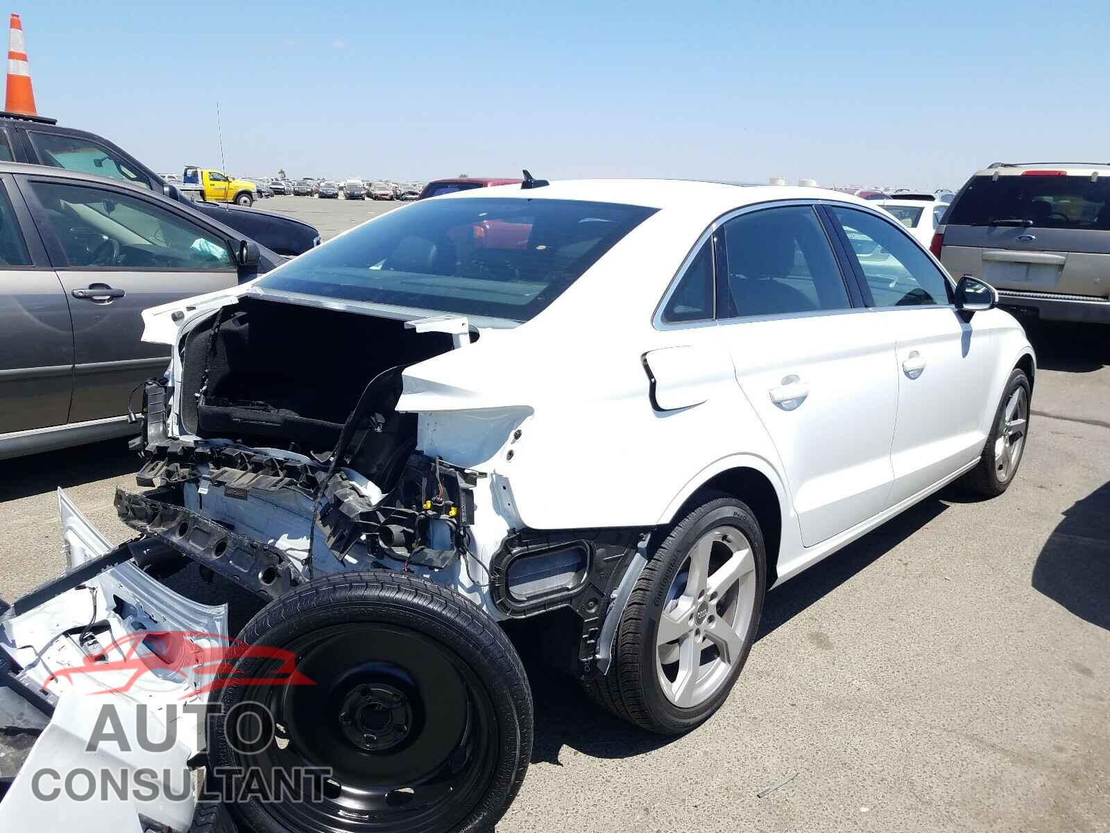 AUDI A3 2019 - WAUBEGFF3KA095436