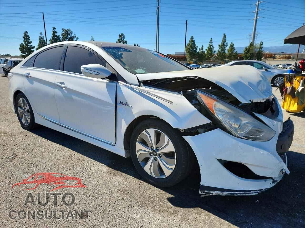 HYUNDAI SONATA 2014 - KMHEC4A47EA107551