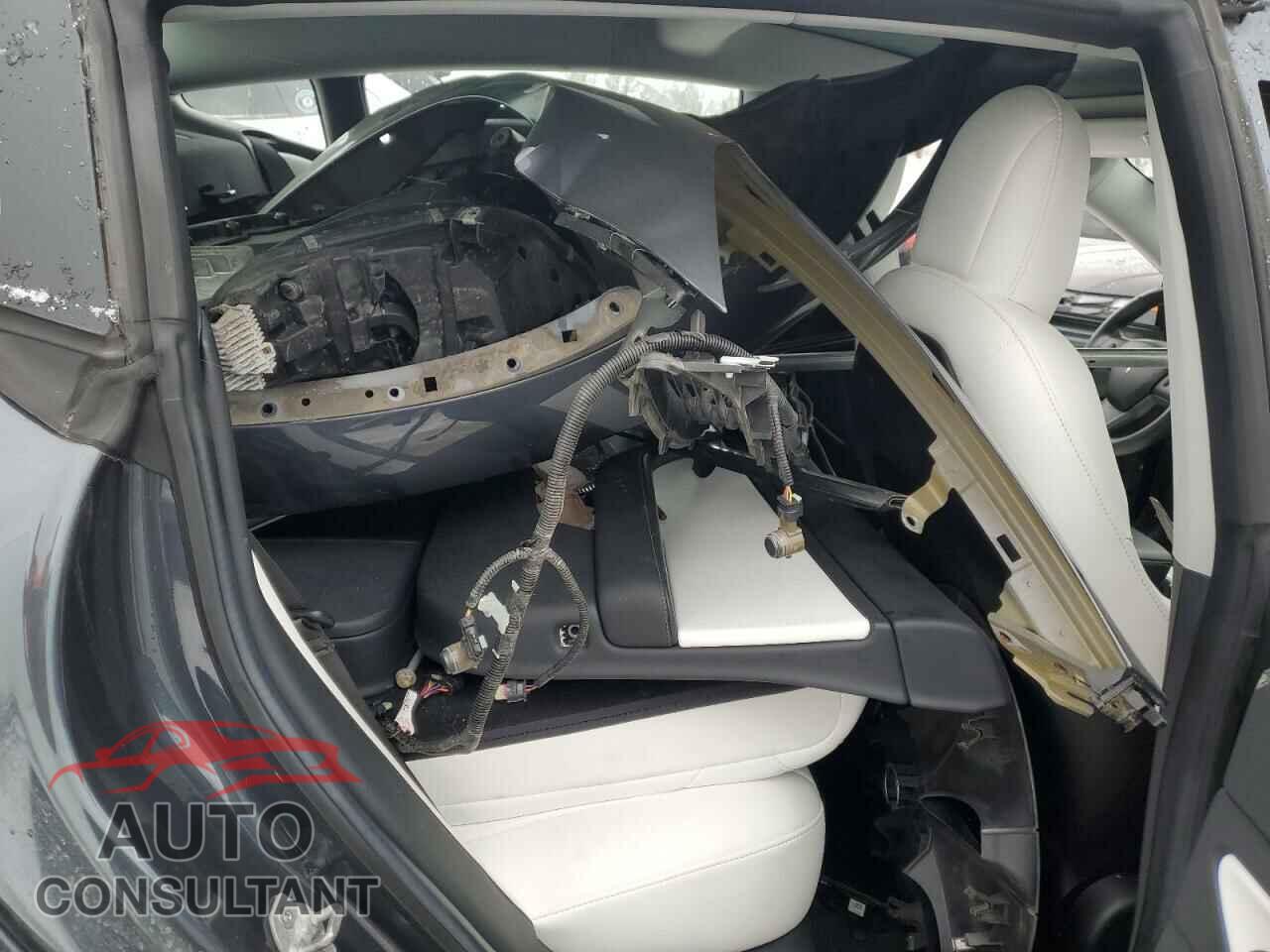 TESLA MODEL 3 2018 - 5YJ3E1EB8JF099457