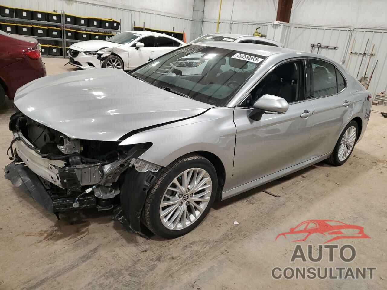 TOYOTA CAMRY 2018 - 4T1B11HK2JU024078