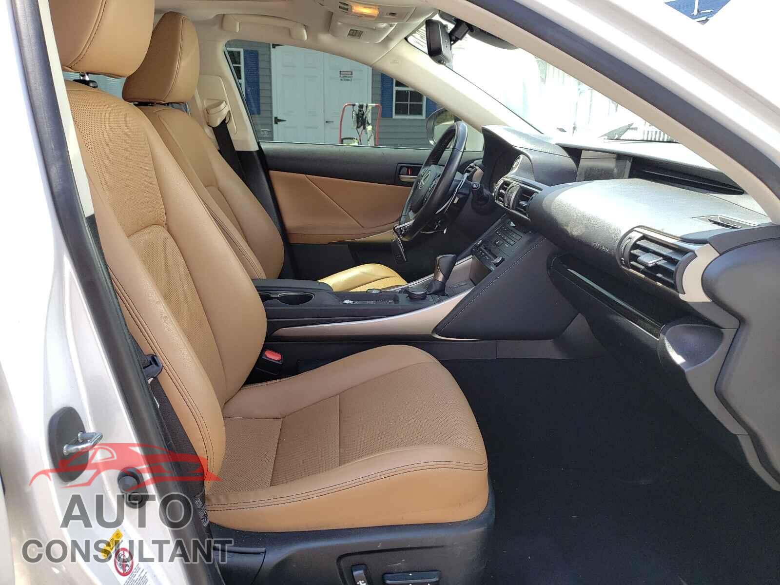 LEXUS IS 2018 - JTHC81D26J5027682