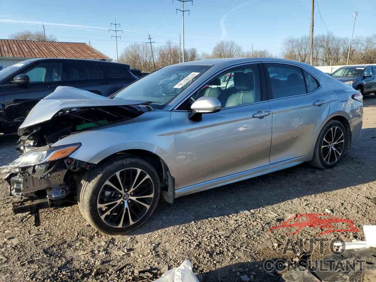 TOYOTA CAMRY 2018 - 4T1B11HK7JU021435