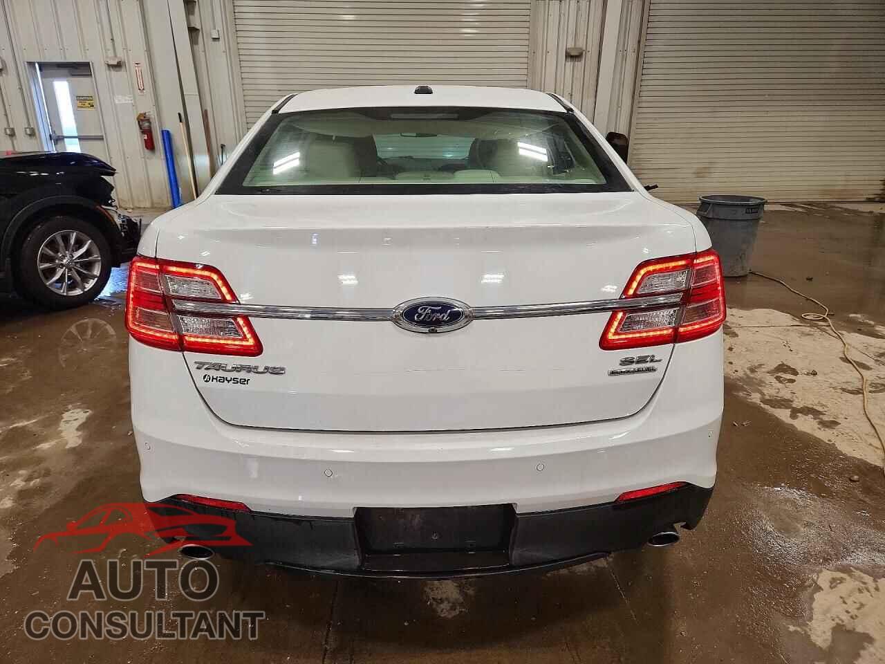 FORD TAURUS 2015 - 1FAHP2E84FG111956