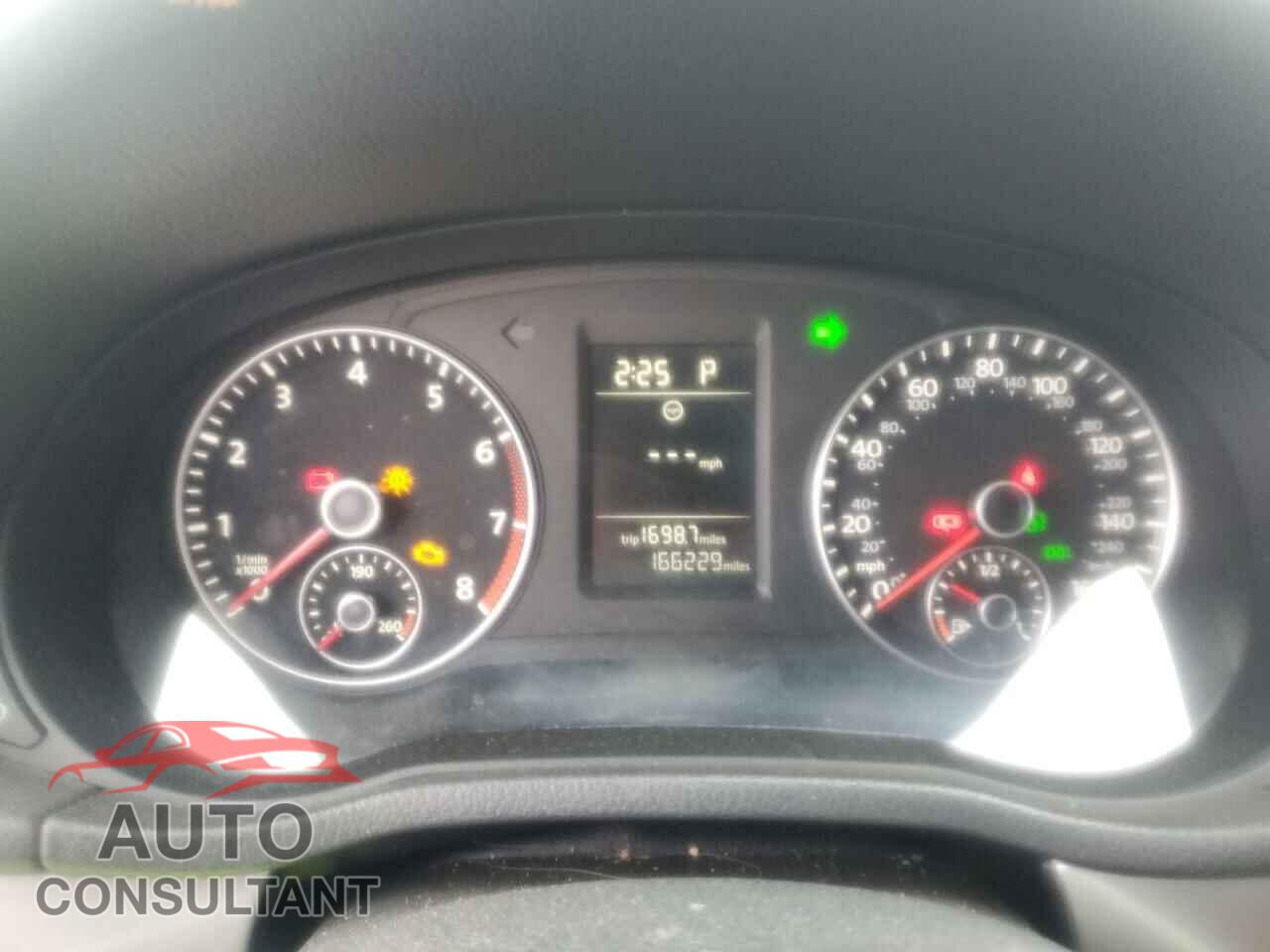 VOLKSWAGEN PASSAT 2014 - 1VWAT7A32EC110046