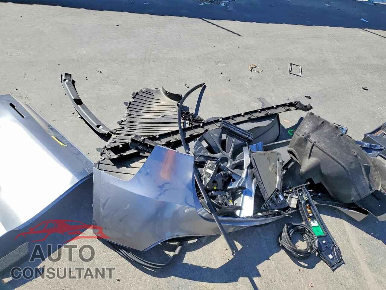 TESLA MODEL Y 2025 - 7SAYGDEE2SF280702