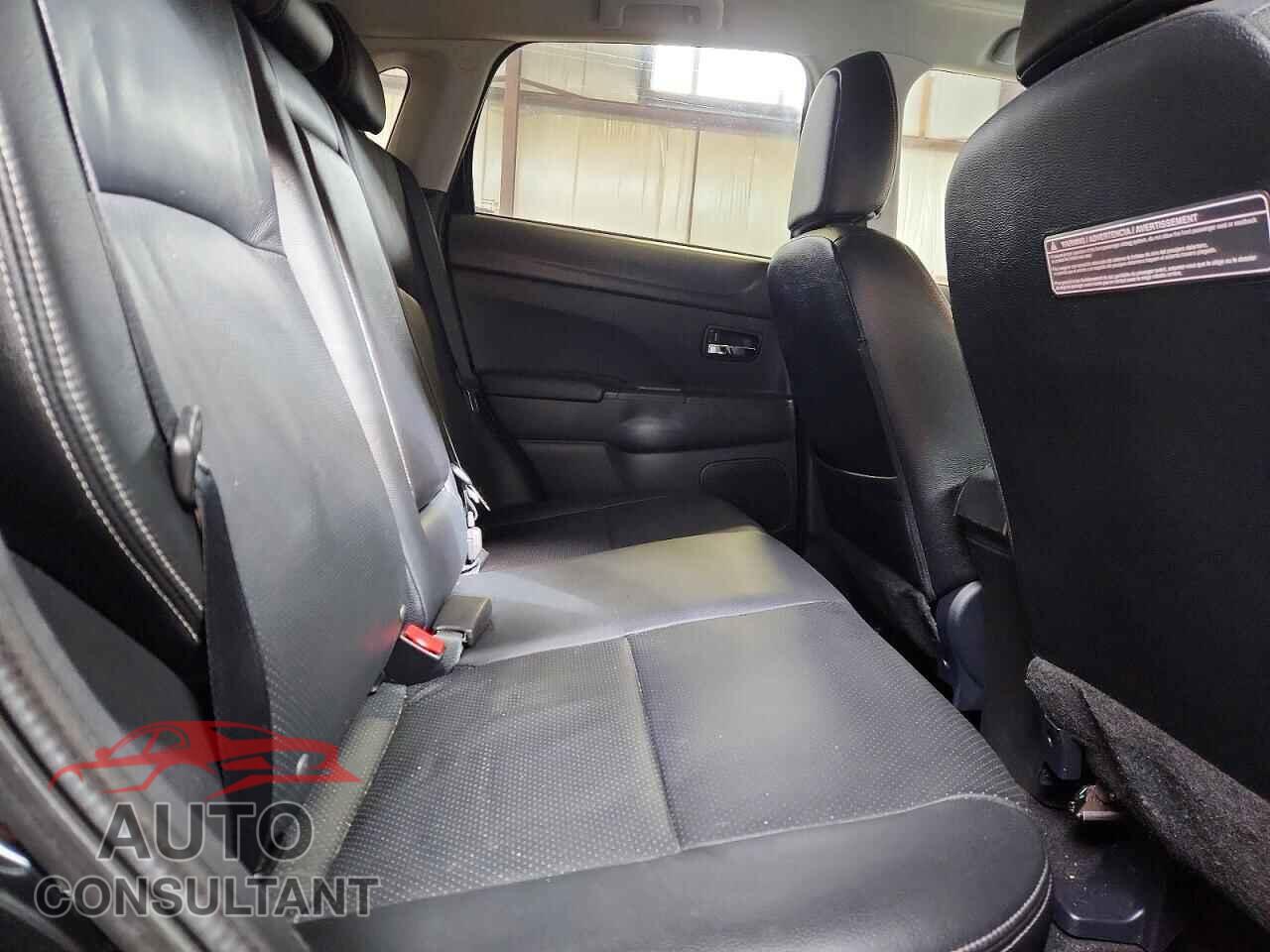MITSUBISHI OUTLANDER 2015 - 4A4AJ4AUXFE602483