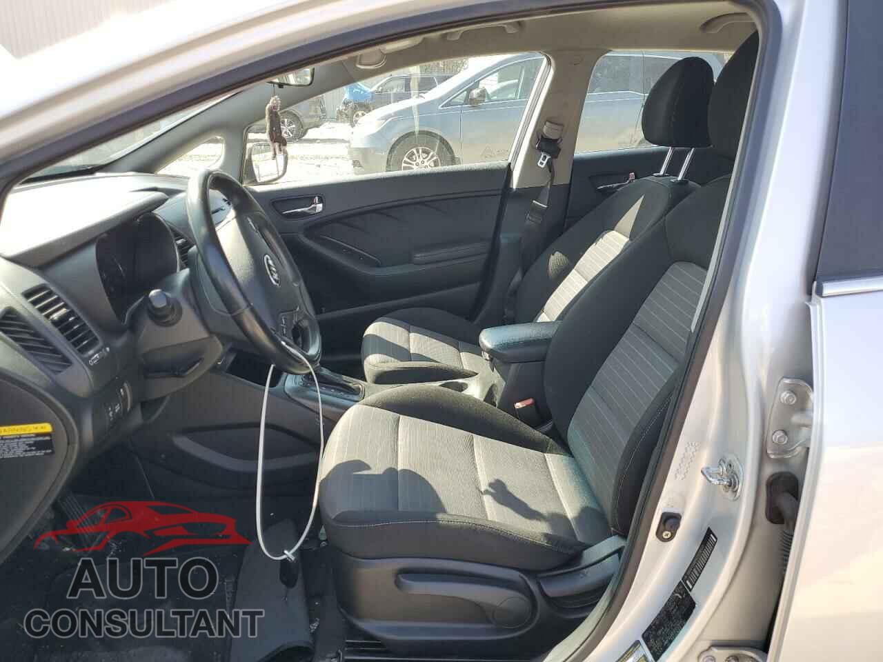 KIA FORTE 2016 - KNAFX5A85G5528540