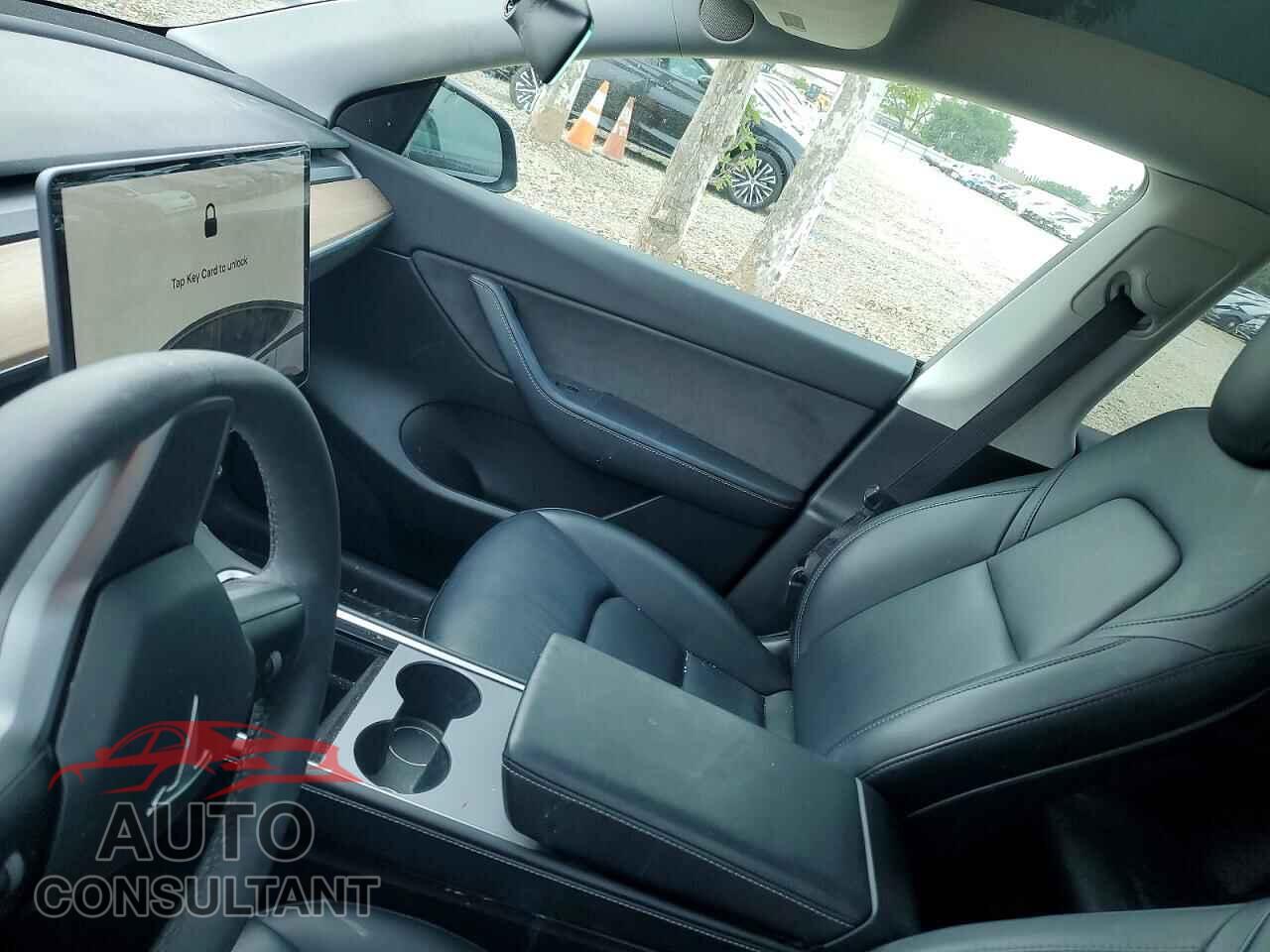 TESLA MODEL Y 2021 - 5YJYGDEEXMF138789
