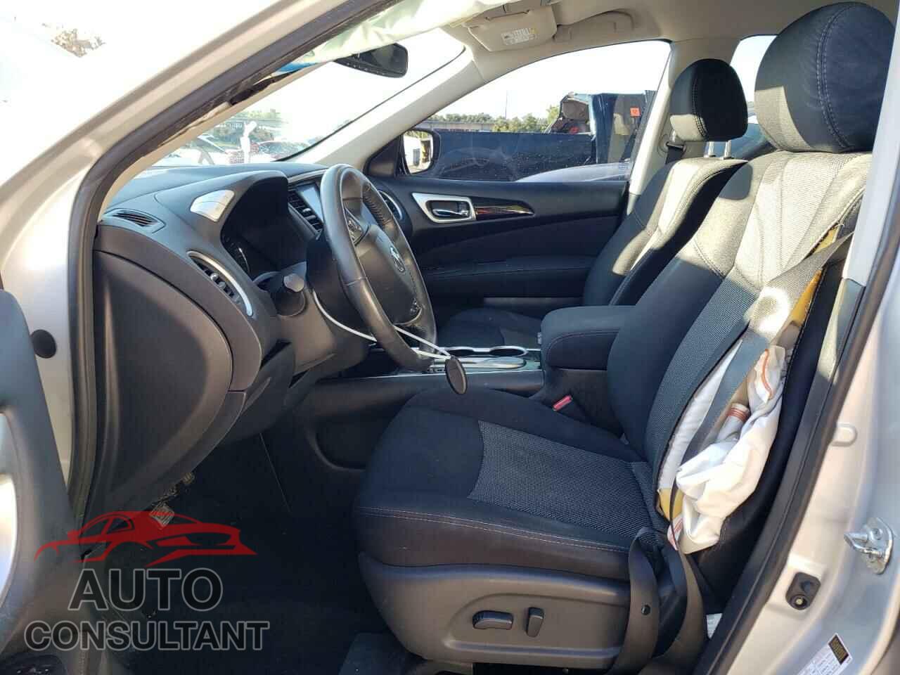 NISSAN PATHFINDER 2017 - 5N1DR2MN4HC672433