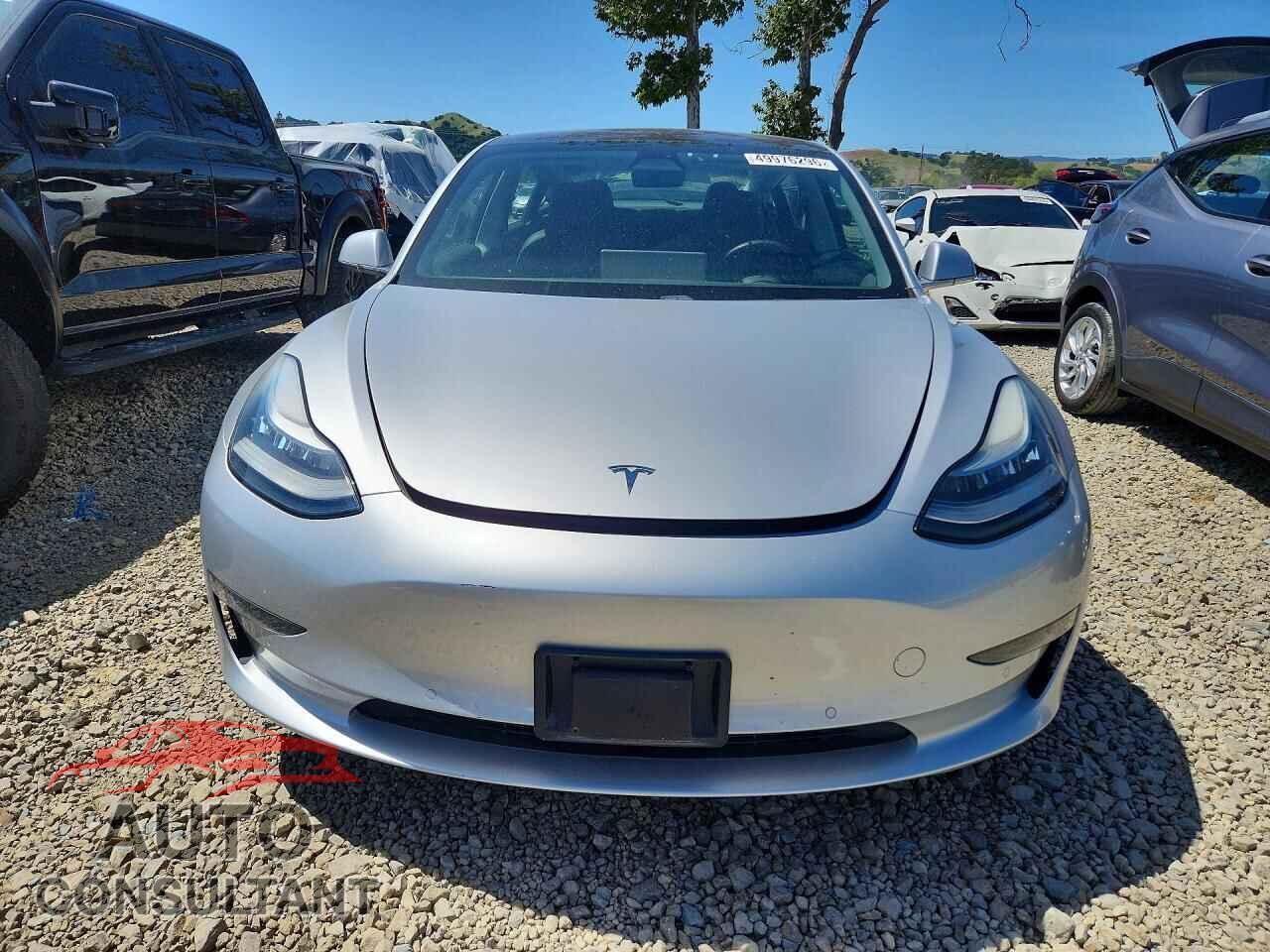 TESLA MODEL 3 2018 - 5YJ3E1EB0JF093359
