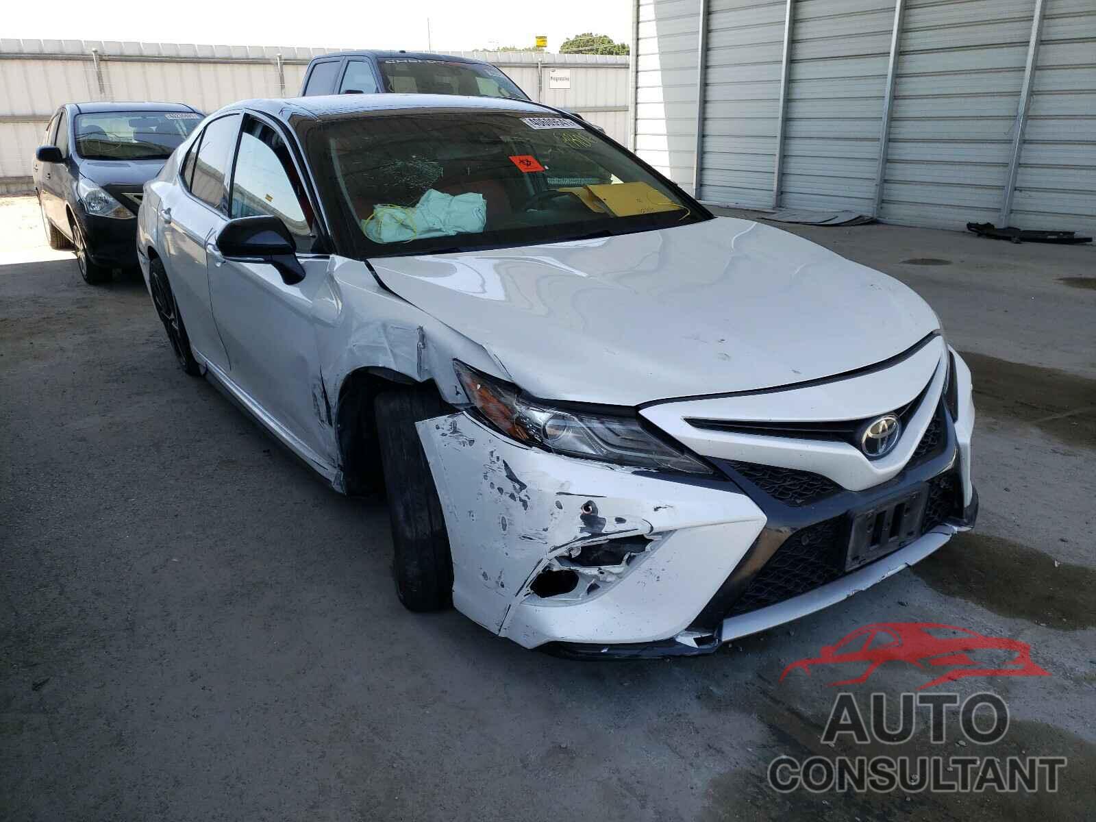 TOYOTA CAMRY 2018 - 4T1B61HK8JU129550