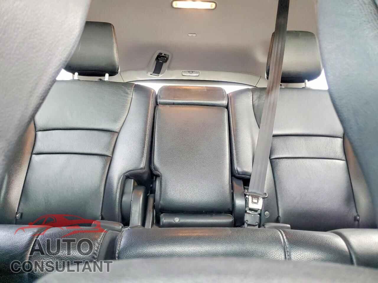 HONDA PILOT 2018 - 5FNYF5H80JB022012