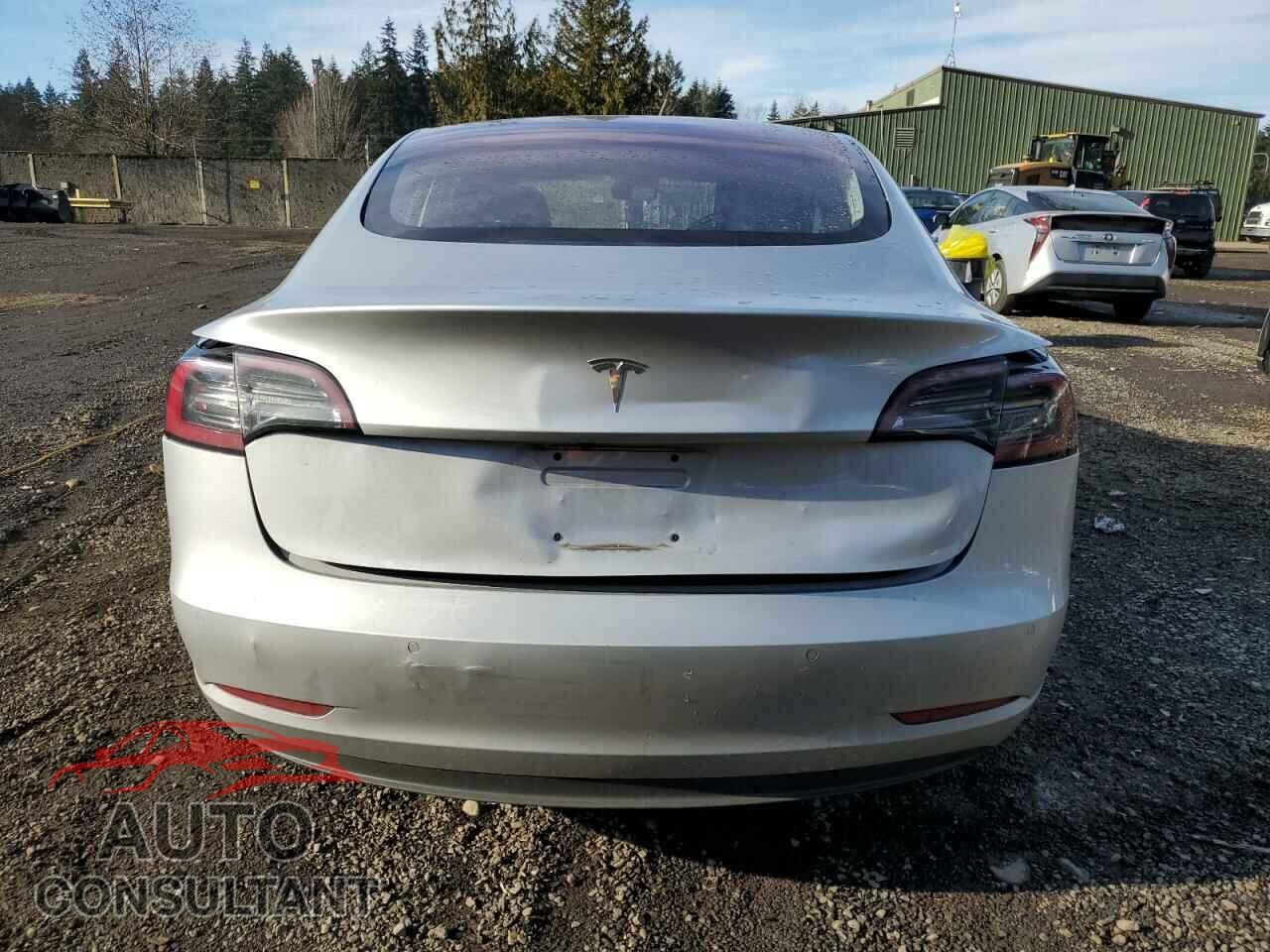 TESLA MODEL 3 2018 - 5YJ3E1EAXJF015355