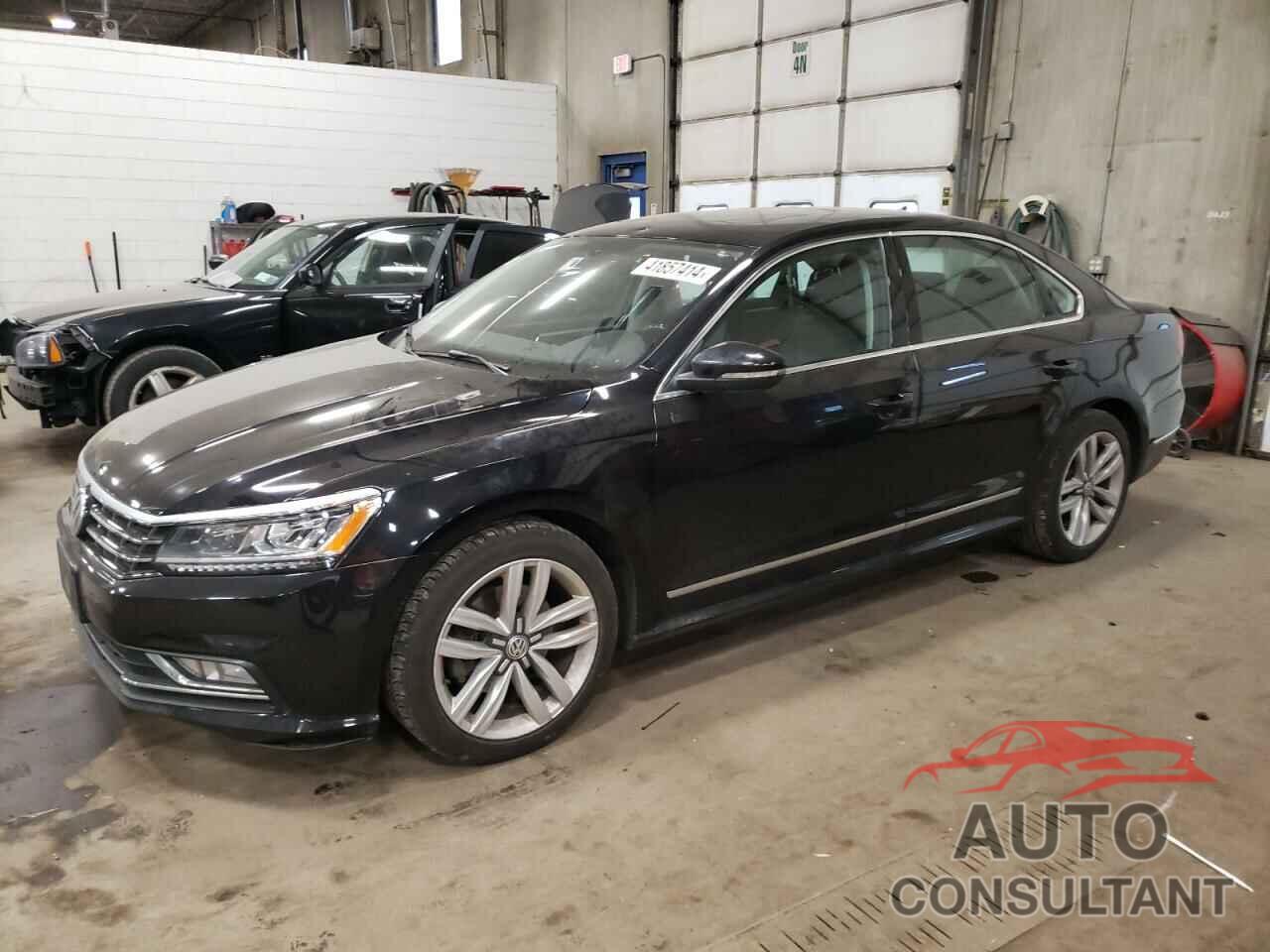 VOLKSWAGEN PASSAT 2017 - 1VWGT7A32HC027196