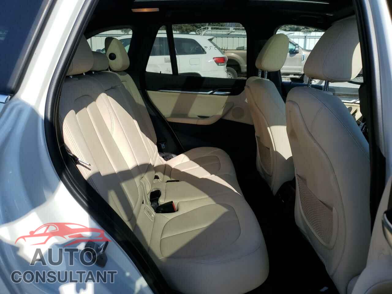 BMW X1 2017 - WBXHT3C30H5F70652