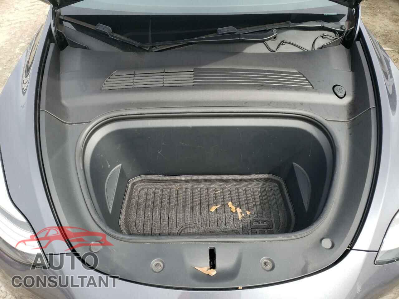TESLA MODEL Y 2020 - 5YJYGDEF1LF050172
