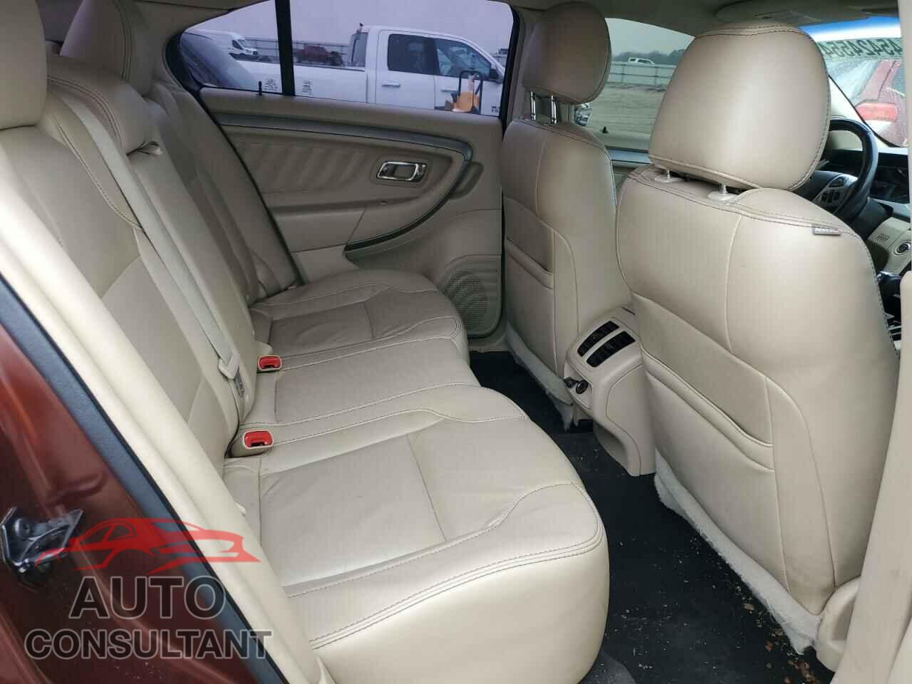 FORD TAURUS 2015 - 1FAHP2E82FG115956