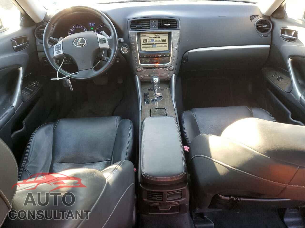 LEXUS IS 2011 - JTHCF5C20B5048351