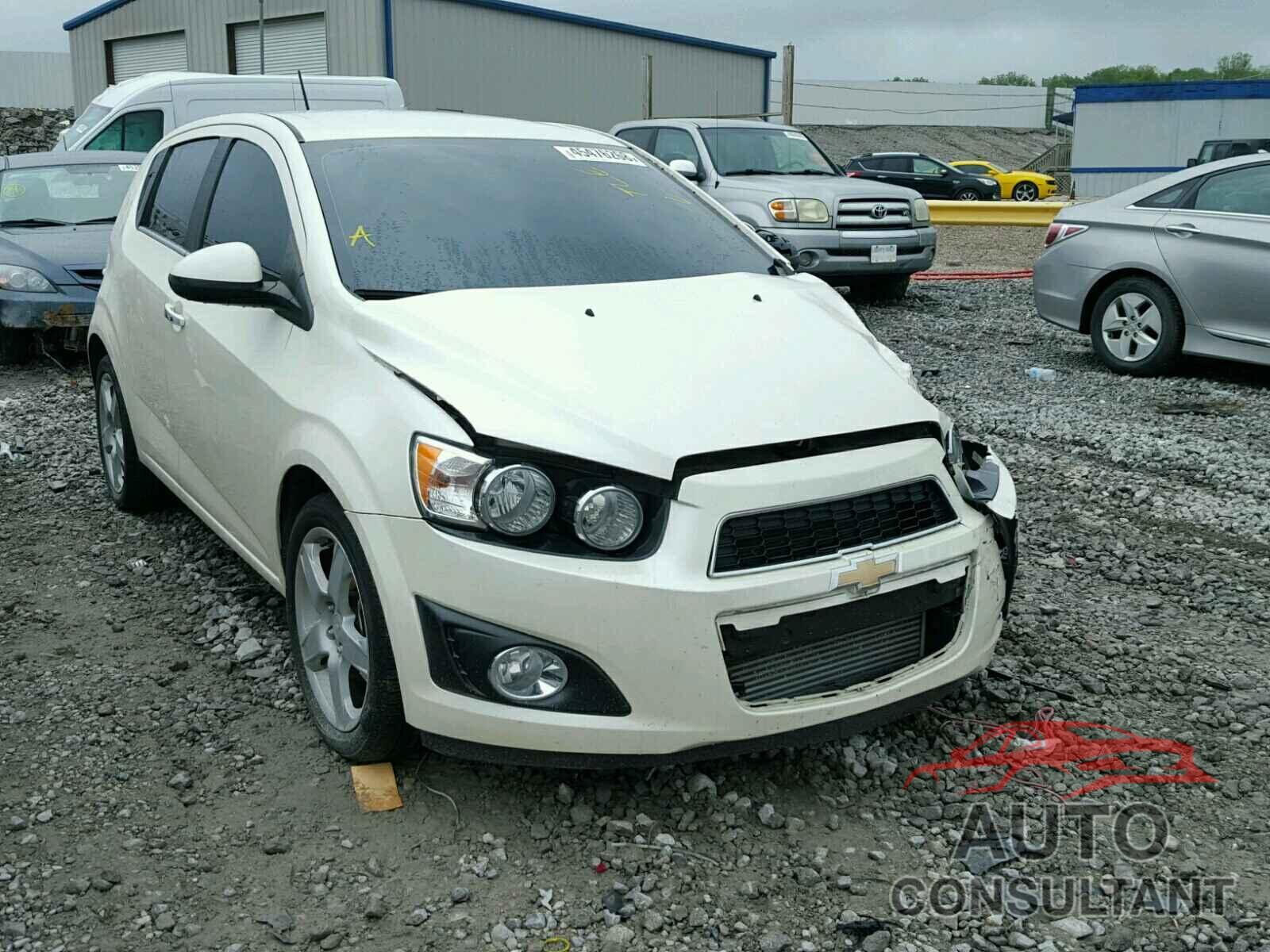 CHEVROLET SONIC 2015 - 1G1JE6SB8F4153615