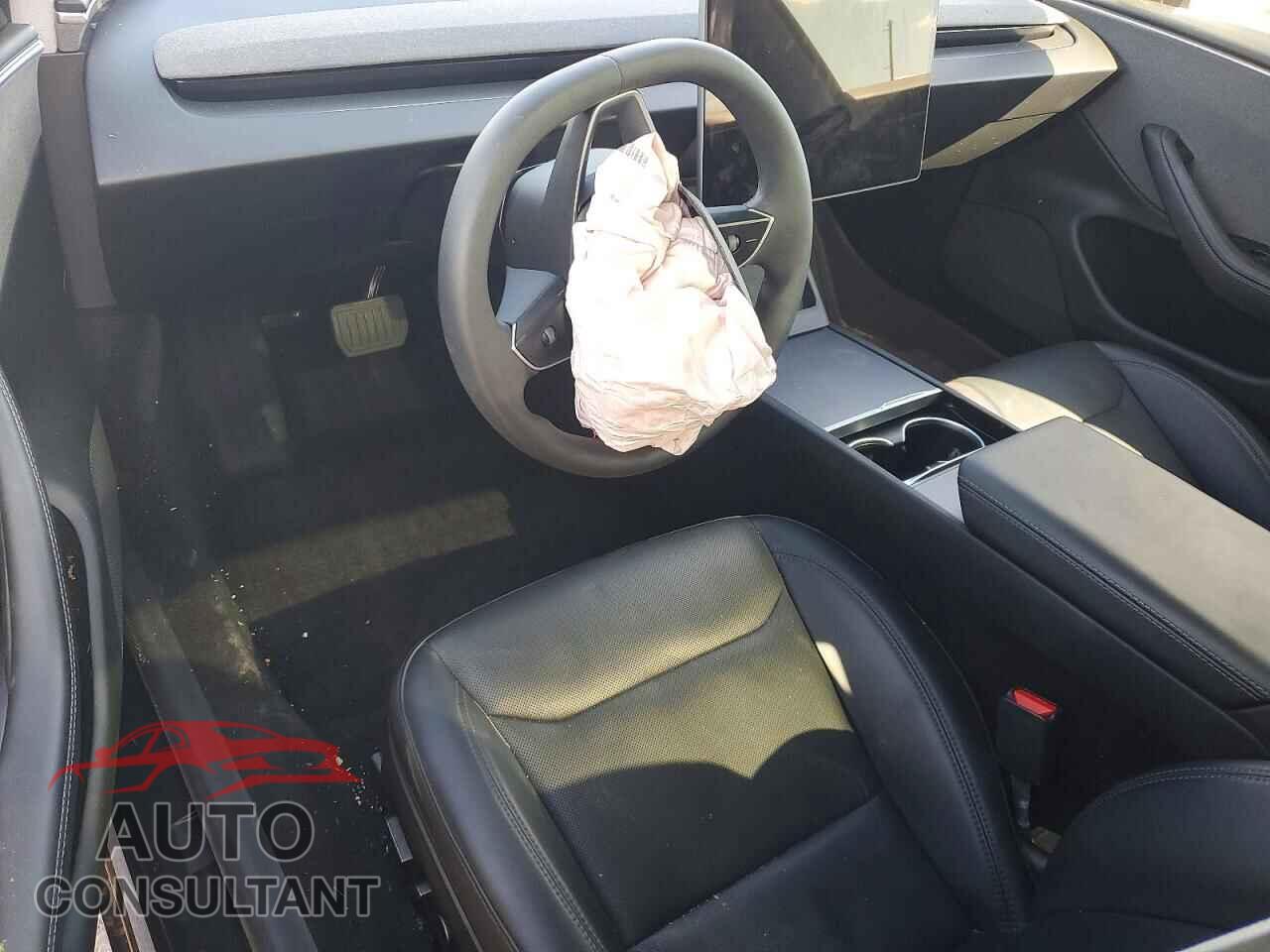 TESLA MODEL 3 2025 - 5YJ3E1EA2SF904135