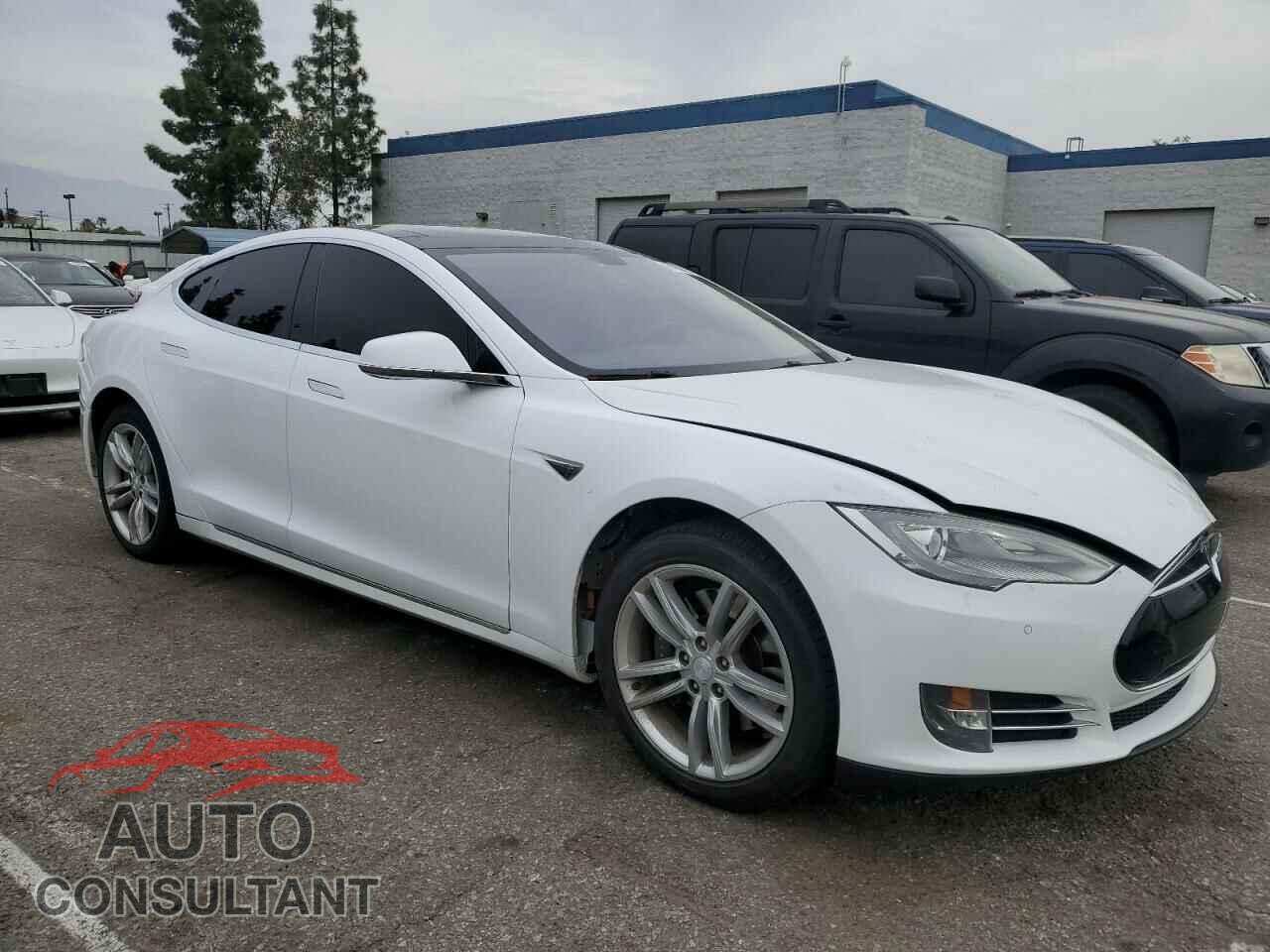 TESLA MODEL S 2013 - 5YJSA1DP8DFP16316