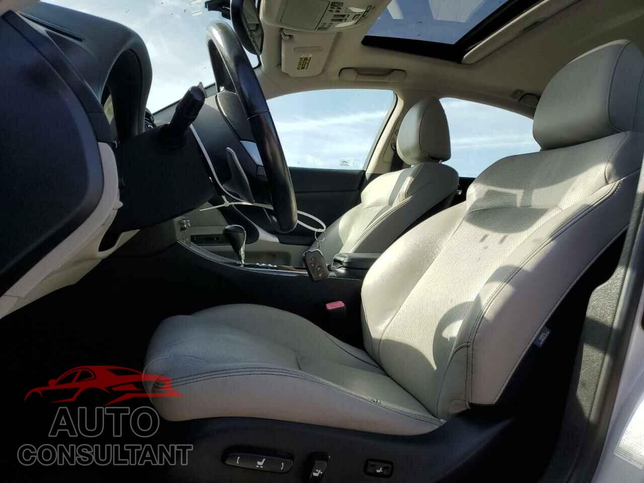 LEXUS IS 2011 - JTHCF5C20B5045286