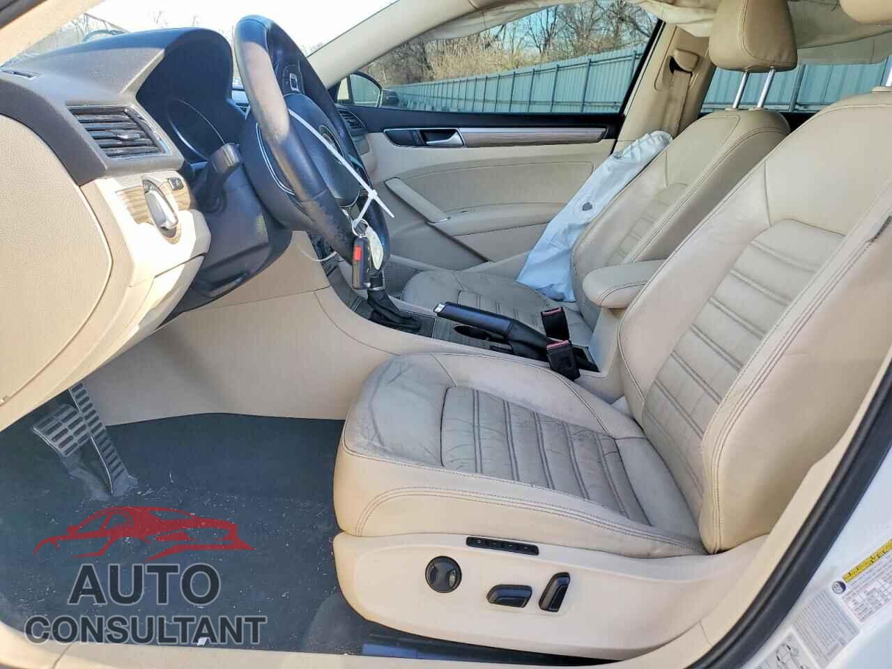 VOLKSWAGEN PASSAT 2016 - 1VWCS7A36GC018923