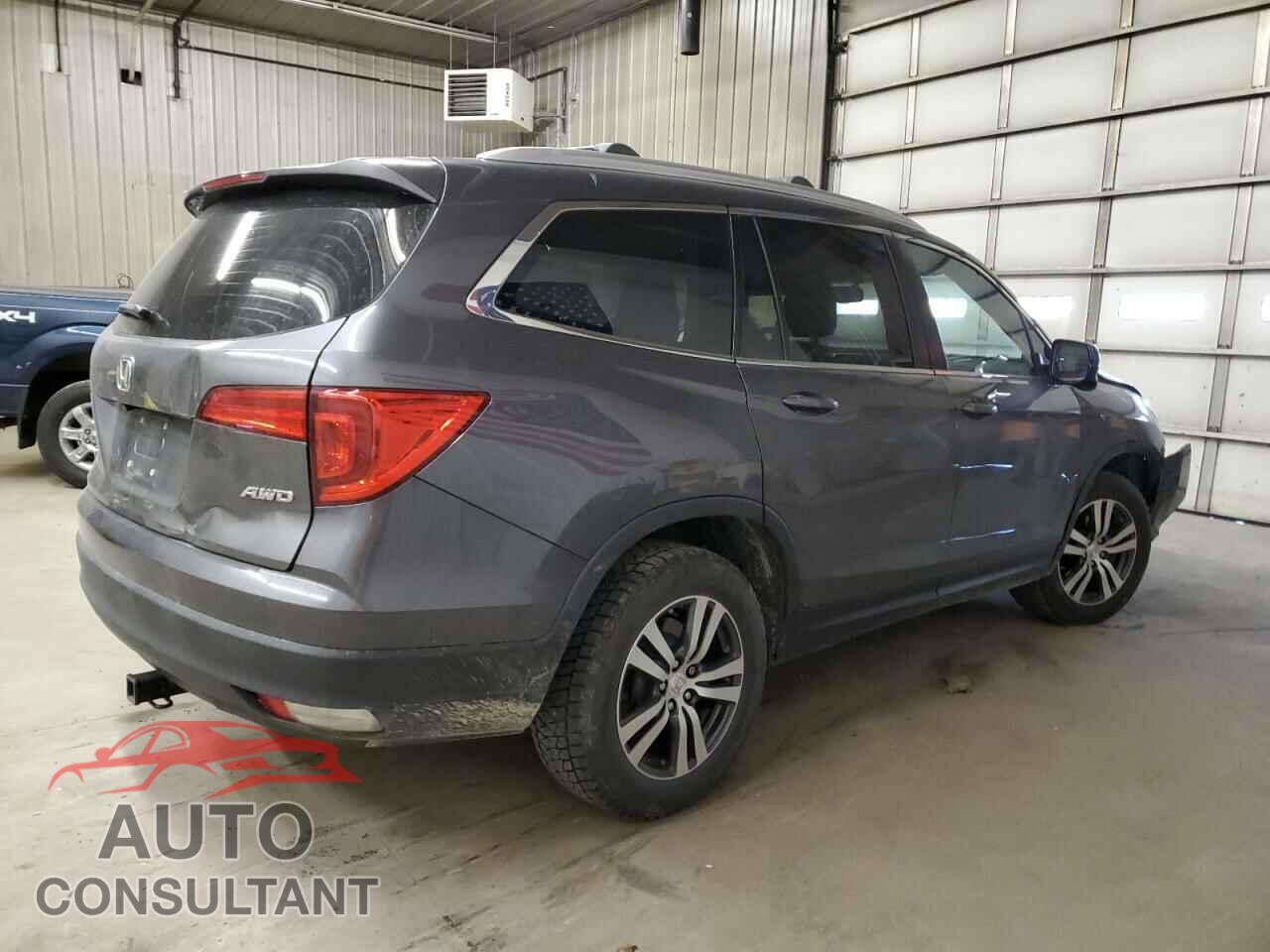HONDA PILOT 2018 - 5FNYF6H52JB028101
