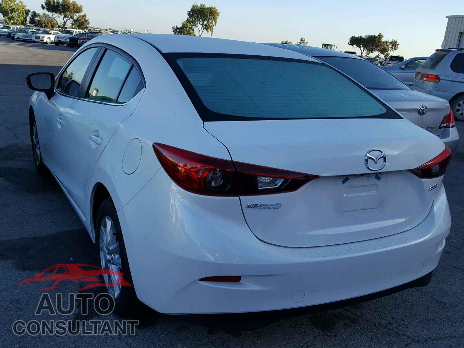 MAZDA 3 2018 - 3MZBN1U73JM161011