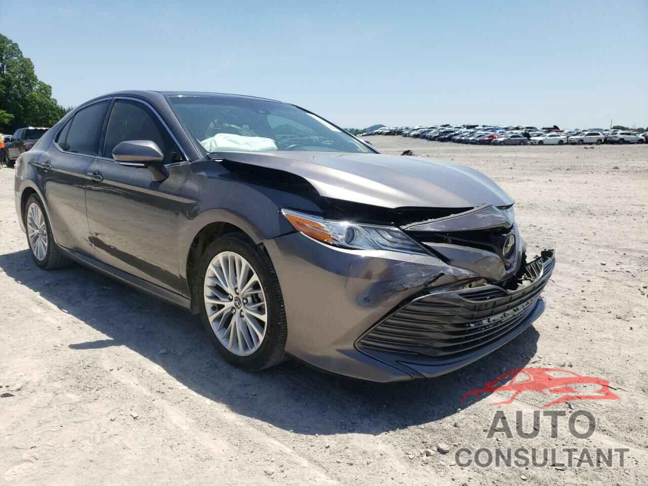 TOYOTA CAMRY 2018 - 4T1B11HK1JU044788