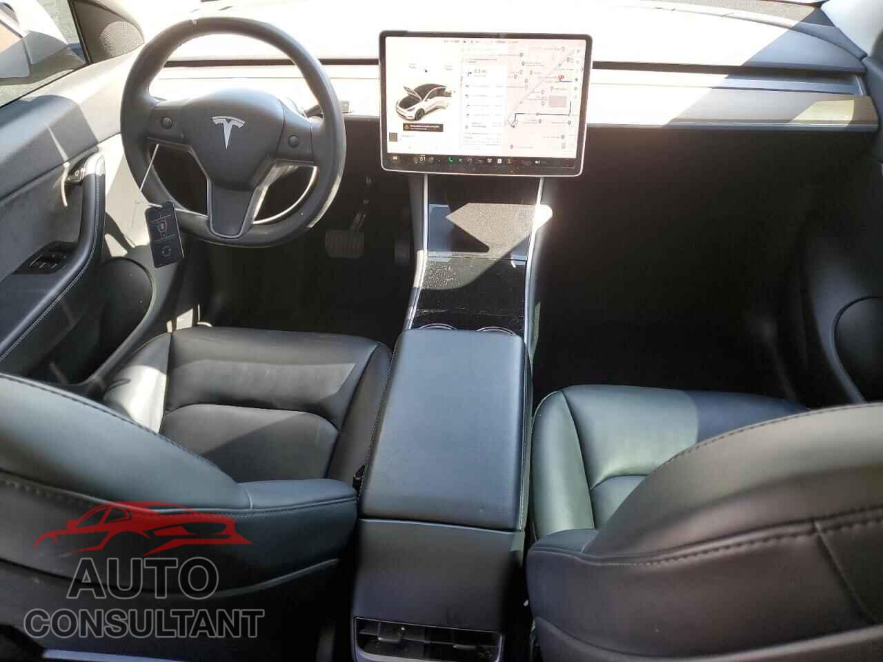 TESLA MODEL Y 2021 - 5YJYGDEEXMF065536