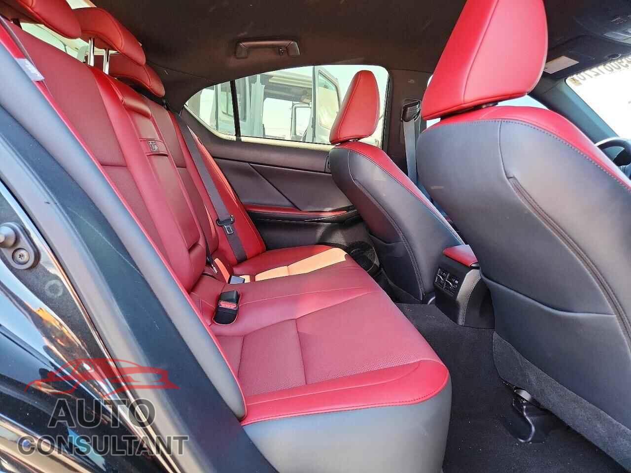 LEXUS IS 300 F S 2024 - JTHBA1D28R5131747