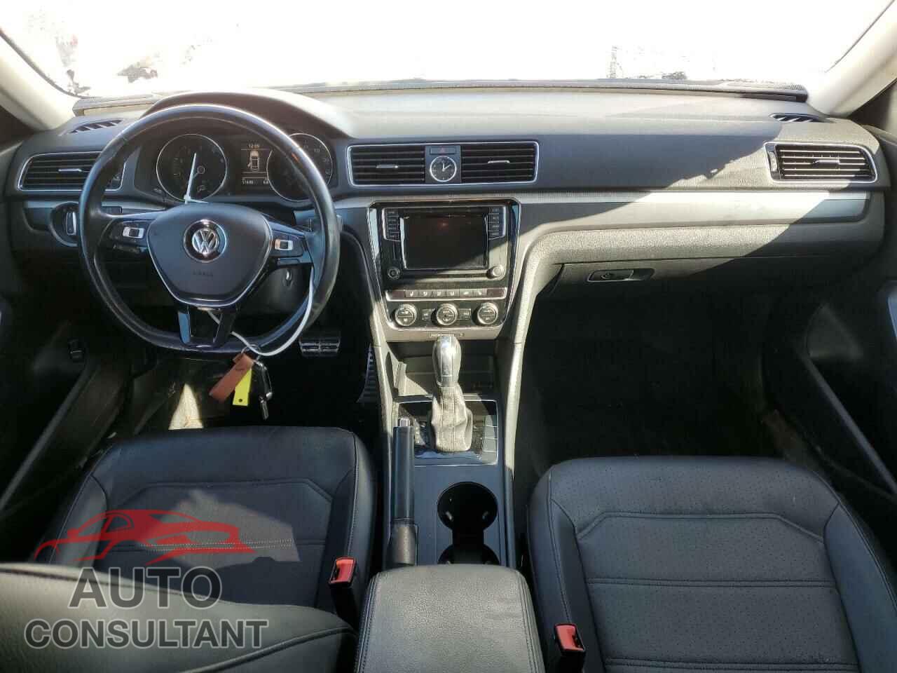 VOLKSWAGEN PASSAT 2017 - 1VWDT7A37HC068233