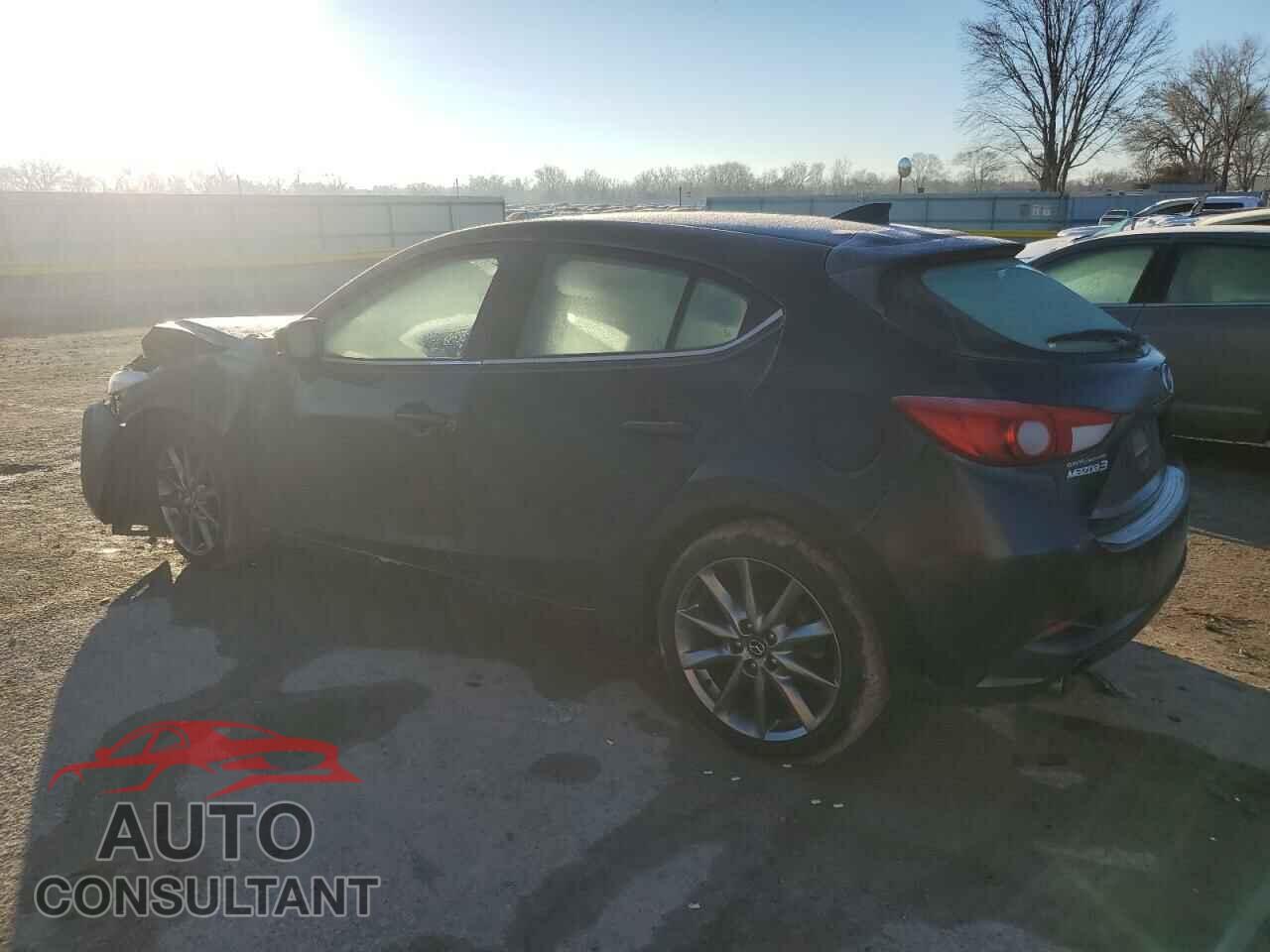 MAZDA 3 2018 - 3MZBN1L33JM183587