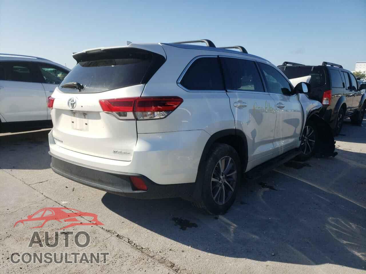 TOYOTA HIGHLANDER 2018 - 5TDJZRFH4JS552658