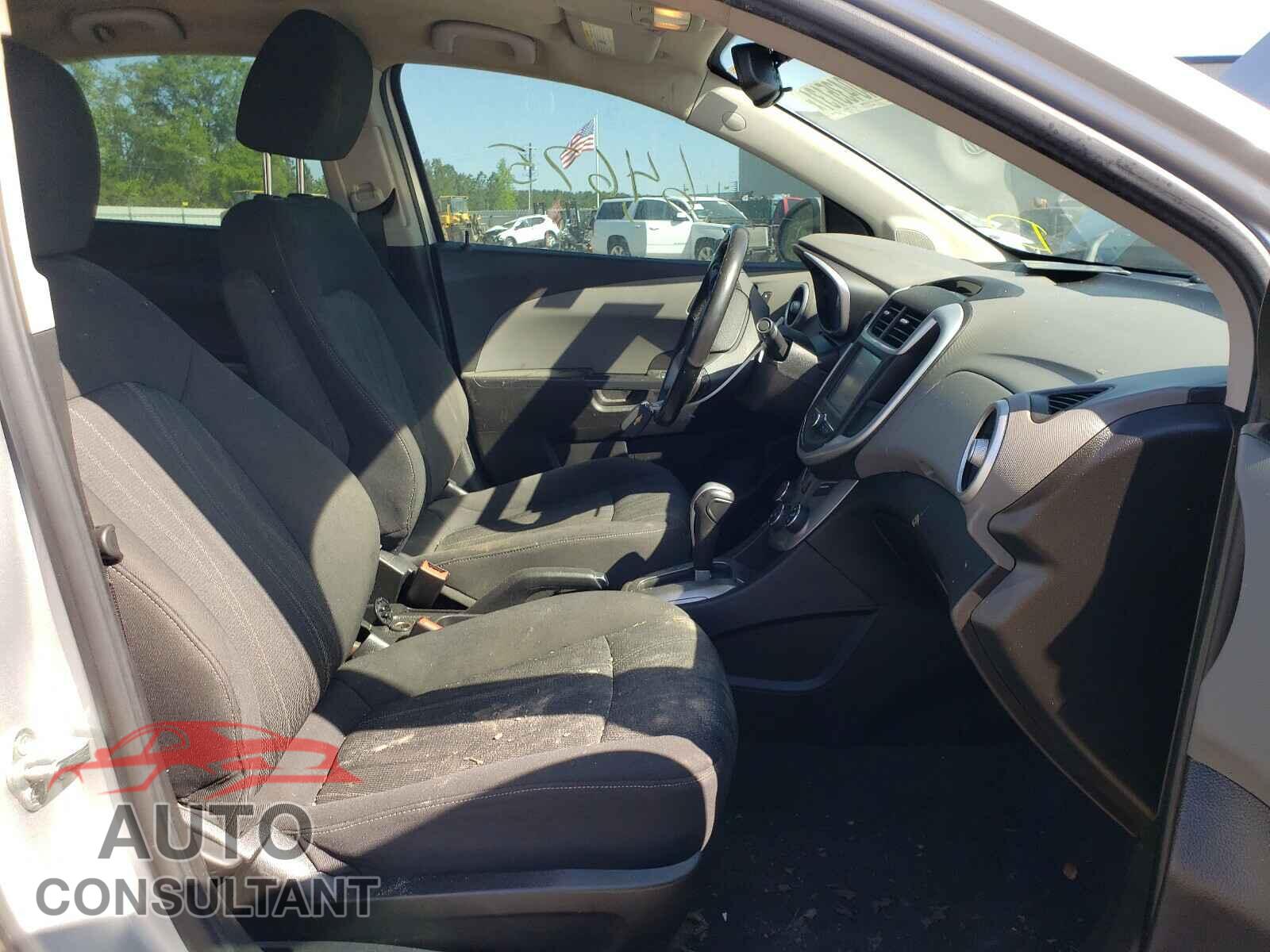 CHEVROLET SONIC 2017 - 1G1JD5SH8H4145650