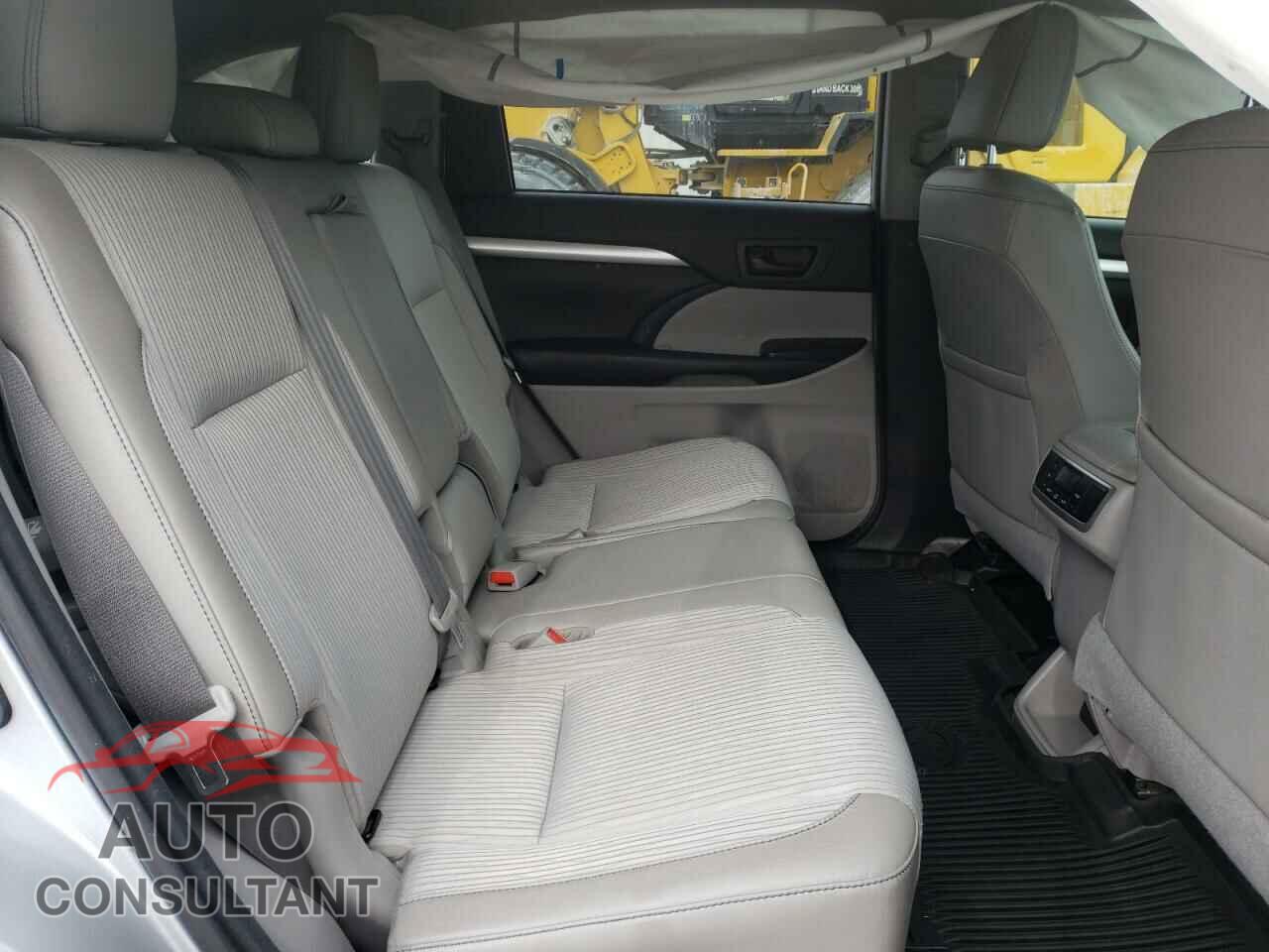 TOYOTA HIGHLANDER 2018 - 5TDZZRFH8JS247733
