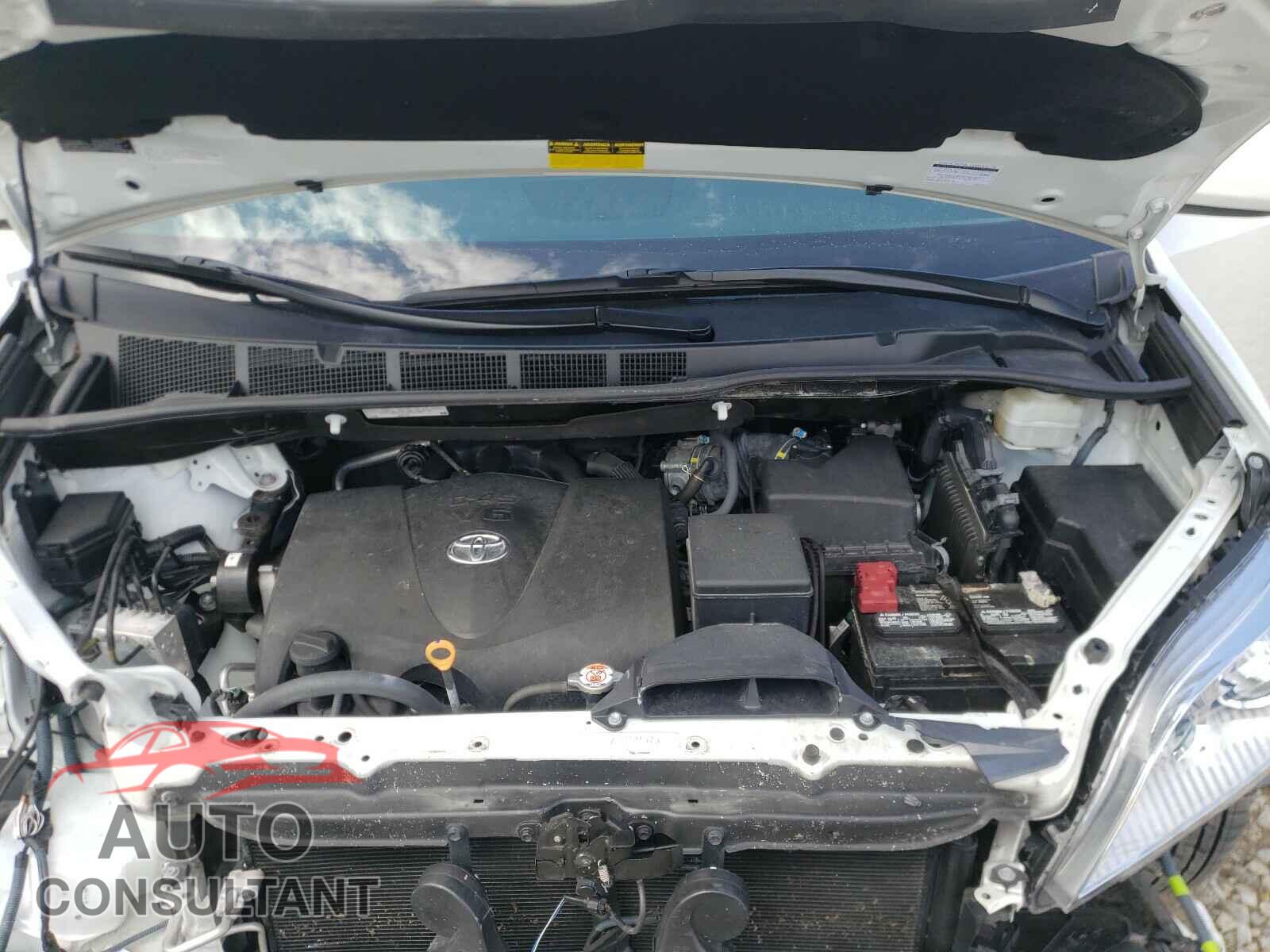 TOYOTA SIENNA 2018 - 5TDDZ3DC1JS199815