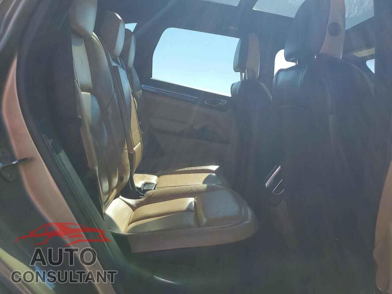 PORSCHE CAYENNE 2016 - WP1AA2A21GKA15097