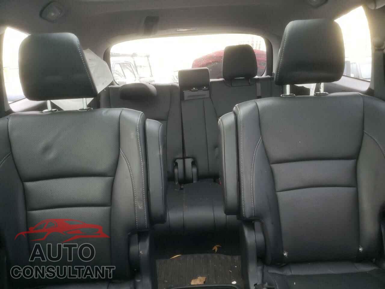 HONDA PILOT 2018 - 5FNYF6H05JB001043